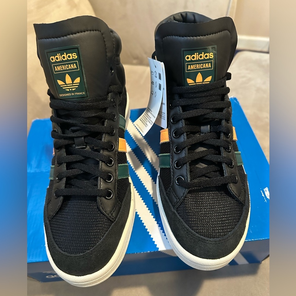Adidas boys/men’s sneakers size 8